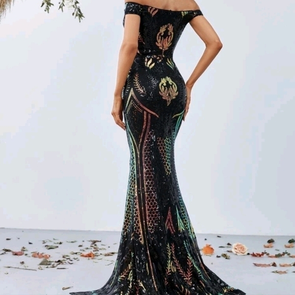 Black Plants Pattern Sequined Split Maxi Gown - Picture 3 of 10